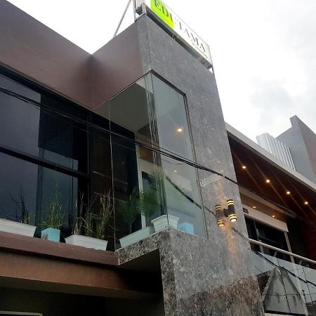 Edutama Homestay Syariah Kediri  Buitenkant foto