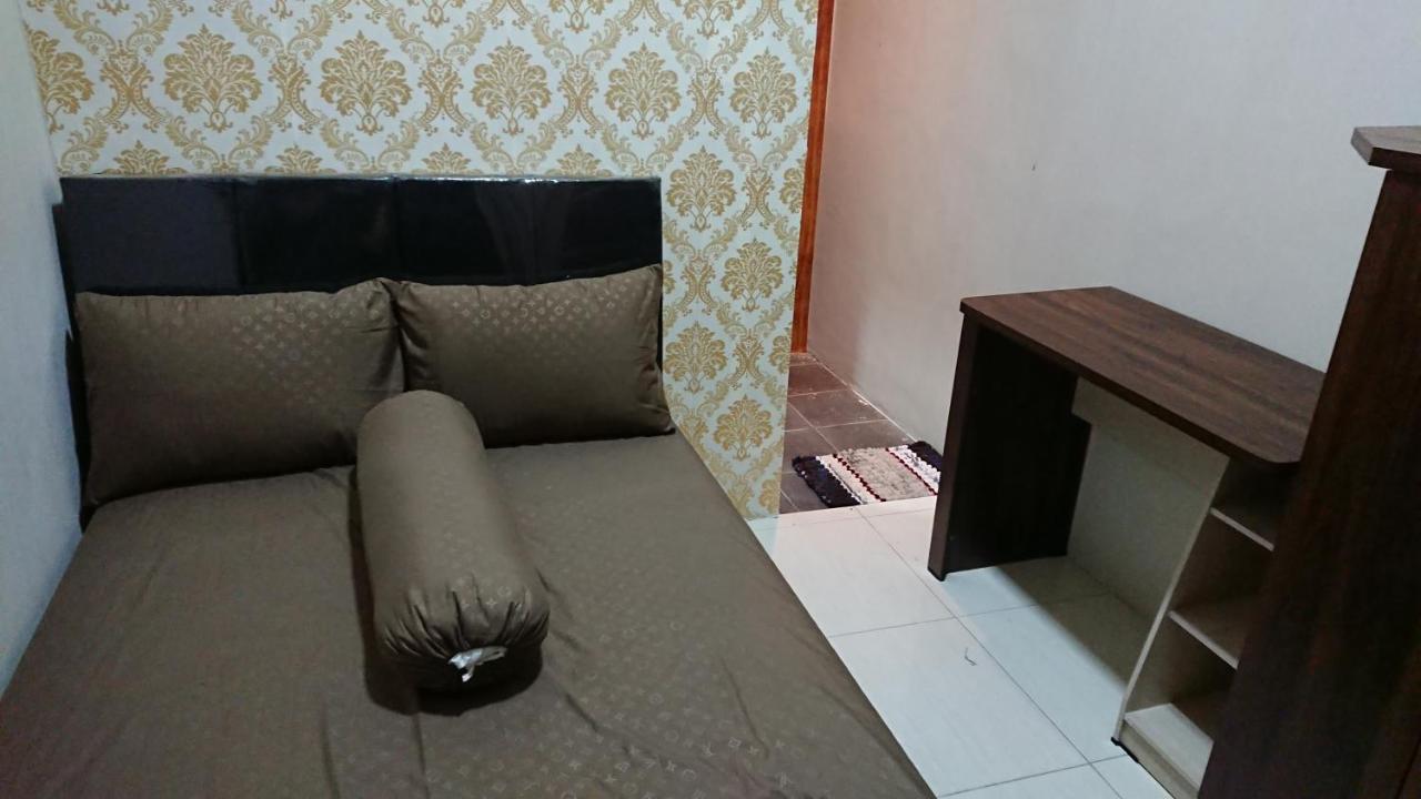 Edutama Homestay Syariah Kediri  Buitenkant foto