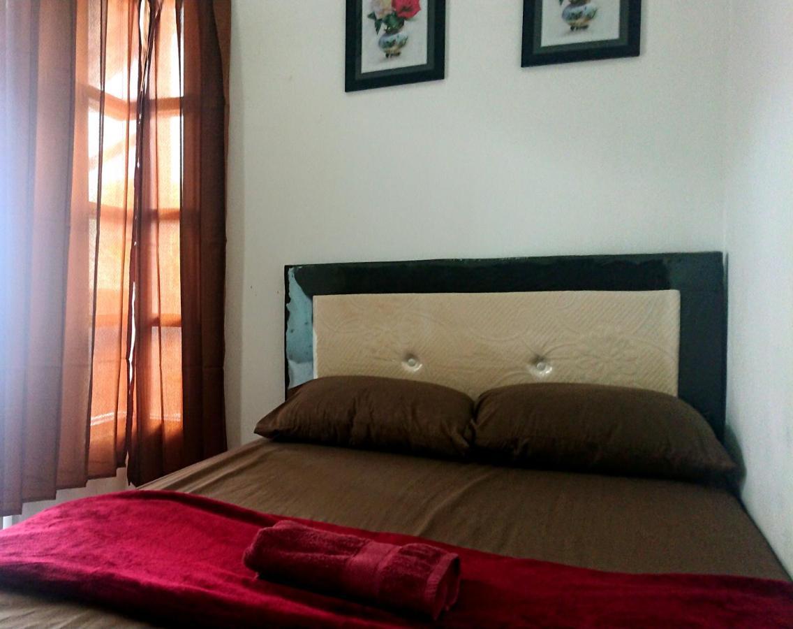 Edutama Homestay Syariah Kediri  Buitenkant foto