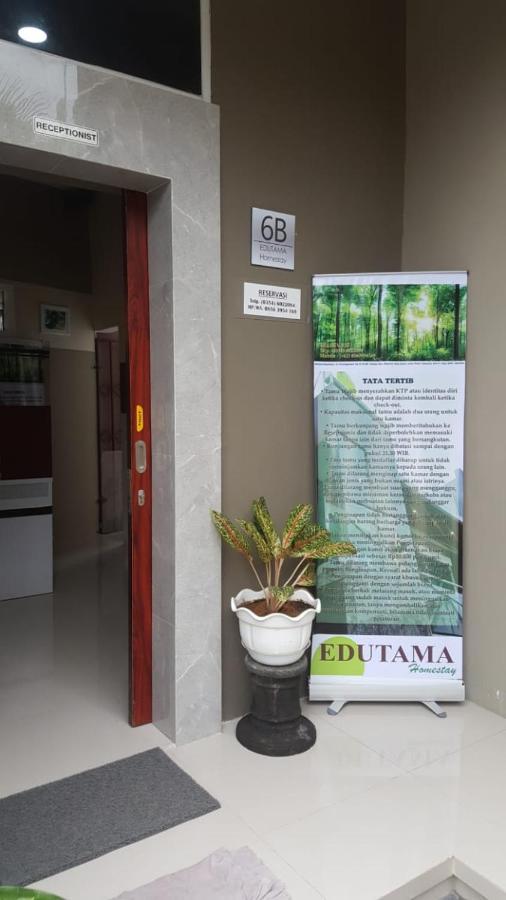 Edutama Homestay Syariah Kediri  Buitenkant foto